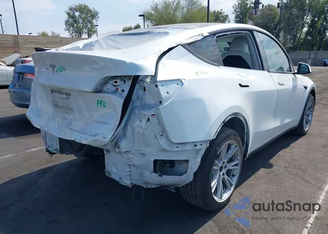 2022 Tesla Model Y Long Range Dual Motor All-Wheel Drive z USA, uszkodzony, nr VIN 7SAYGDEE6NF345975